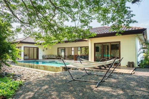 La Perla Cozy 3BR sleeps 10 Hacienda Pinilla