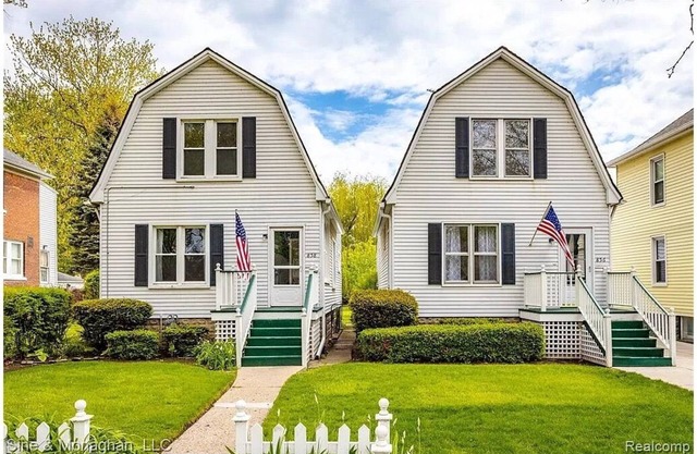 La Petite Jumelle: 2-Bedroom House in Grosse Pointe