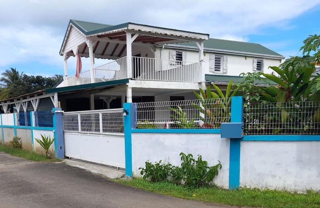 La petite maison, spacieuse, avec jardin/parking