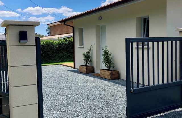 La Petite Molinie. Close to the ocean, pets welcome!