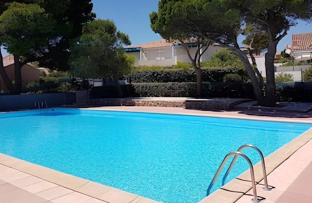 La Pinède Beach . Beautiful sea and Pyrenees view, quiet with swimming pool and parking