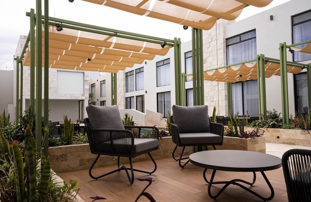 La Posada Hotel & Suites
