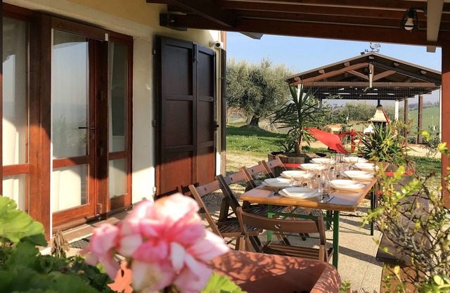 Historic farmhouse on the hills of Senigallia near the sea and the historic center 9pax