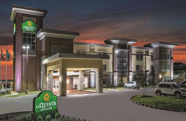 La Quinta by Wyndham San Antonio by Frost Bank Center