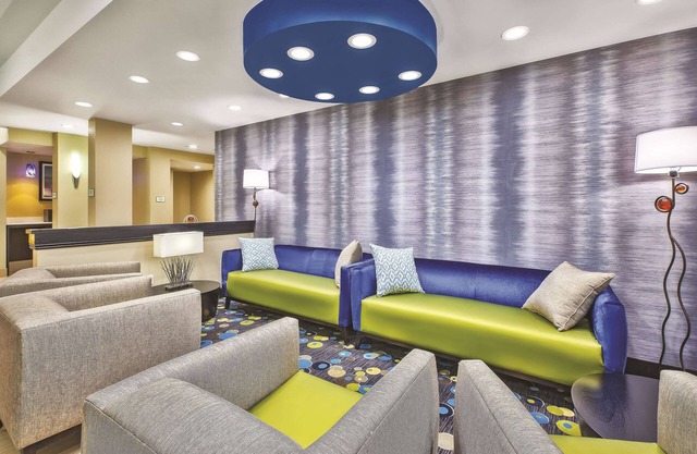 La Quinta Inn & Suites by Wyndham Niagara Falls