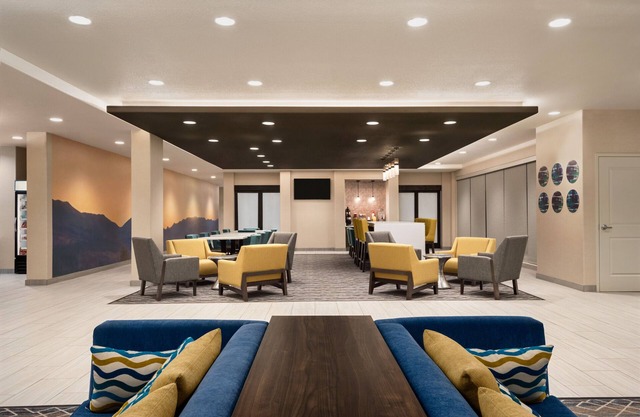 La Quinta Inn & Suites by Wyndham Clovis CA