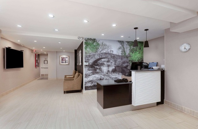 La Quinta Inn & Suites by Wyndham New York City Central Park