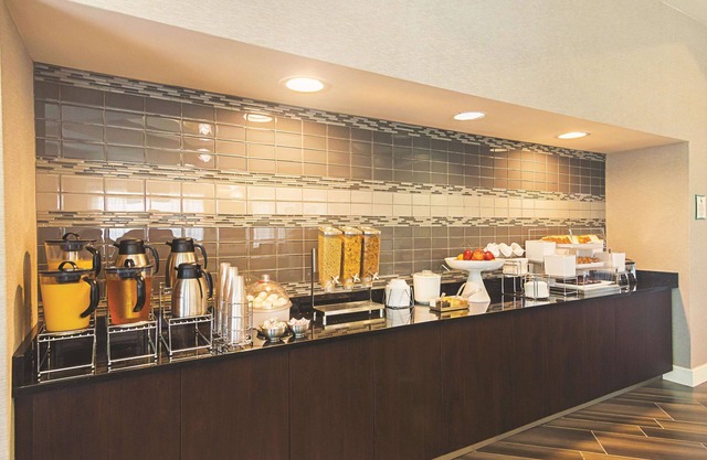 La Quinta Inn & Suites by Wyndham Oklahoma City - NW Expwy