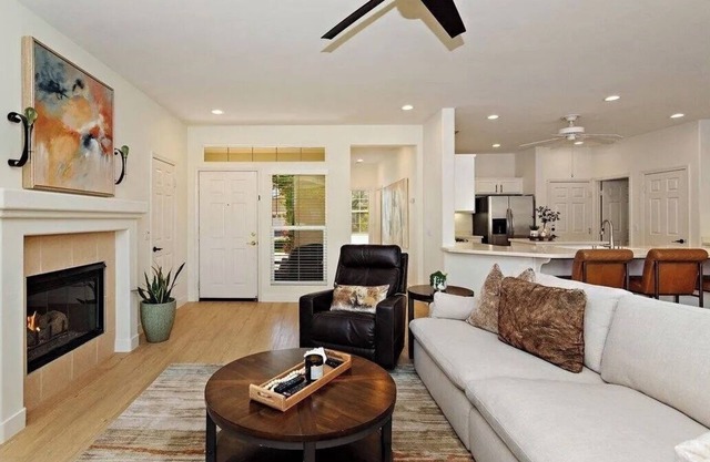 La Quinta’s finest luxury golf course community Charming 2-bedroom house!