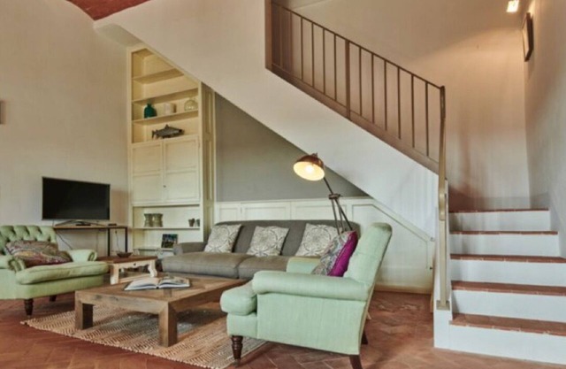 La Rosa, luxury 3-bedroom apartment in Tuscany Borgo village of Castelfalfi.