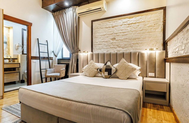 La Strada Boutique Villa