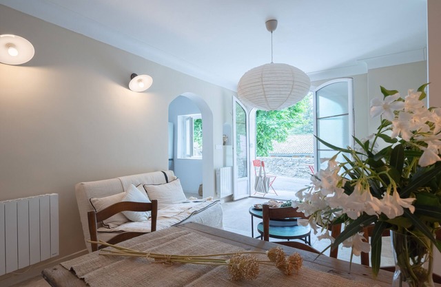 LA Suite Damour Cucuron : une Maison de Village