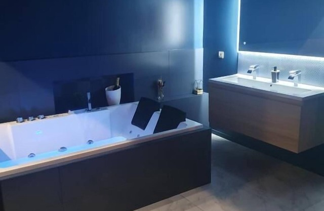 La Suite - Loft Spa - Love room in green Provence