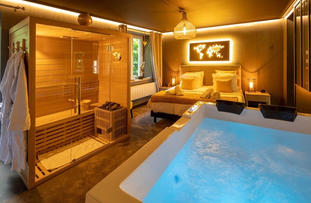 La Suite - Romantic escape with spa and private sauna, Beautiful suite with spa, sauna and parkin