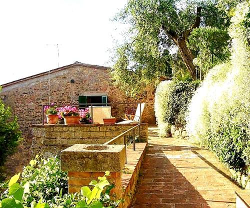 La Terrazza, historic Tuscan stone residence with garden and terrace in Cetona