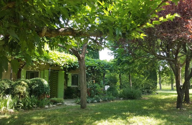 LA TONNELLE