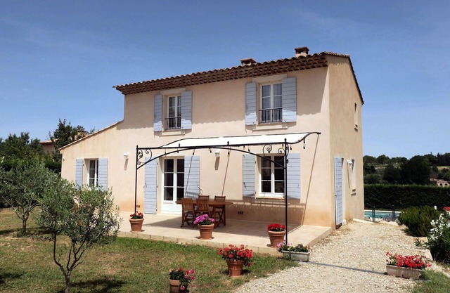 Villa y piscina en el Tour d'Aigues para vacaciones en Luberon y Provenza