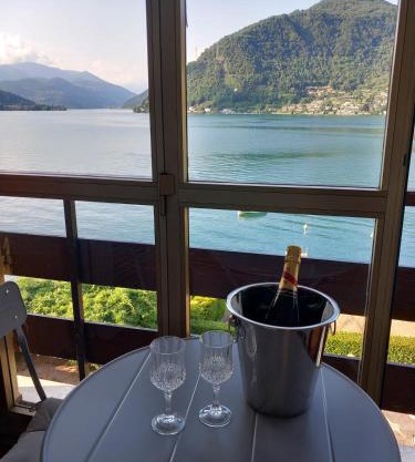 La veranda sul lago - spiaggia privata e vista lago