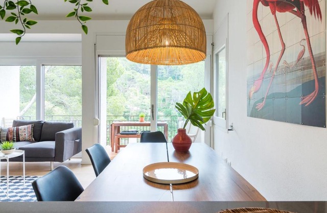 La vie en rouge SA RIERA duplex, private parking