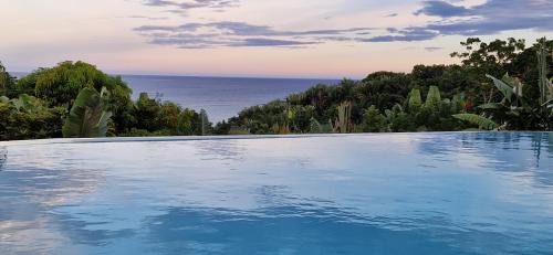 La VILLA ANKARENA Dans un domaine forestier tropical, villa entière avec PISCINE PRIVEE, Wifi, TV, personnels inclus Plage à 5 minutes à pieds