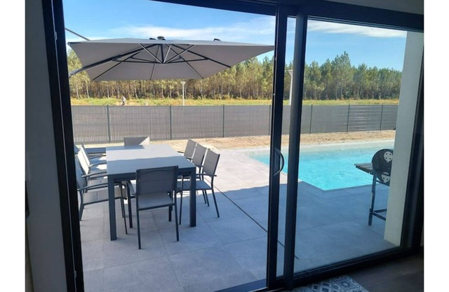 LA VILLA D'AZUR- heated swimming pool/up to 8 people