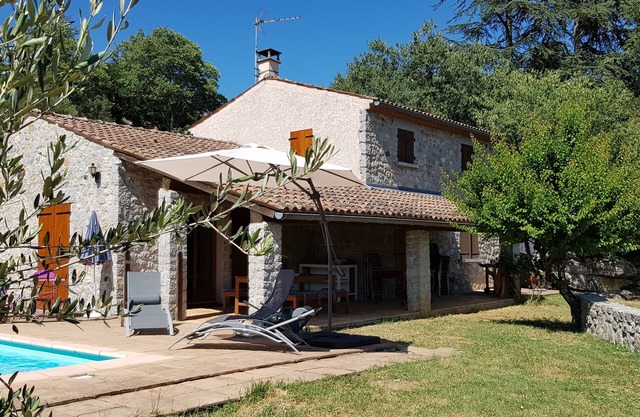 Labeaume (07) - Bonita casa en un pueblo con mucho carácter - Piscina