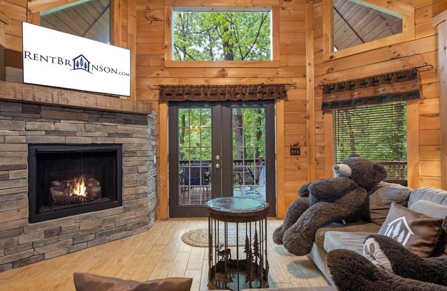 Increíble cabaña de madera, enclavada en el bosque, piscina disponible, bañera de hidromasaje cerca de Big Cedar - Three Bear Lodge