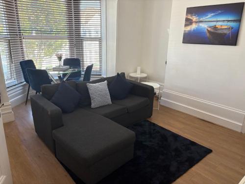 Laburnum - 2 bedroom - Sleeps 6, Outside Space, Free Parking
