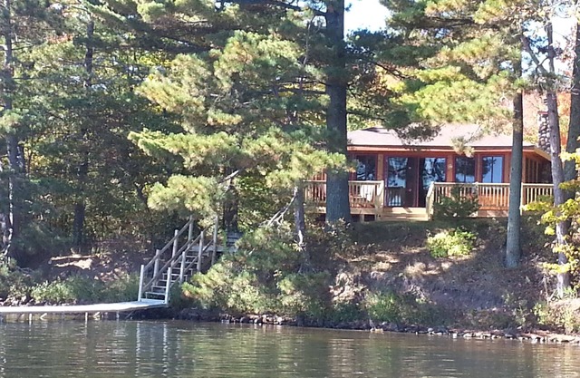 Lac Courte Oreilles *** Recién remodelado Frente al agua Pies Cottage del lago