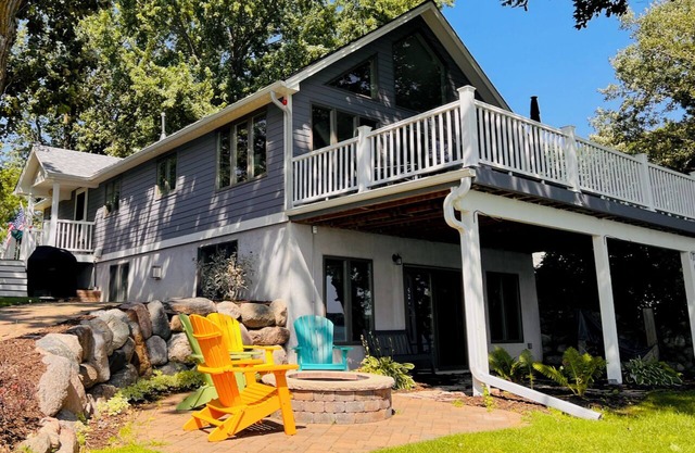 LACE LEAF CABIN - four bedroom, updated luxury lakefront getaway on Cedar Lake