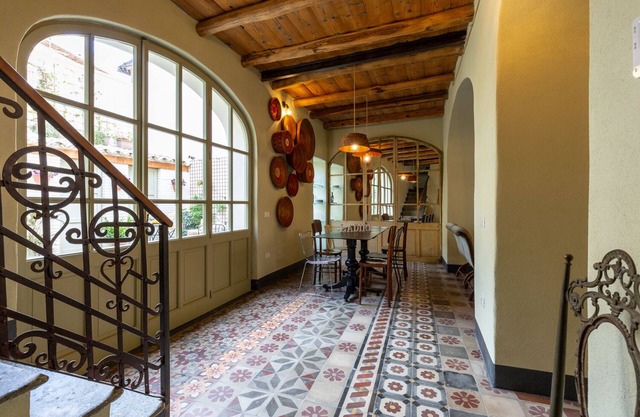 LADIRI-ANCIENT RESIDENCE IN RAW EARTH