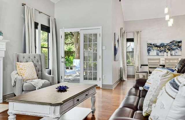 'Lady Luxe' Amazing Yard! Pet Friendly!