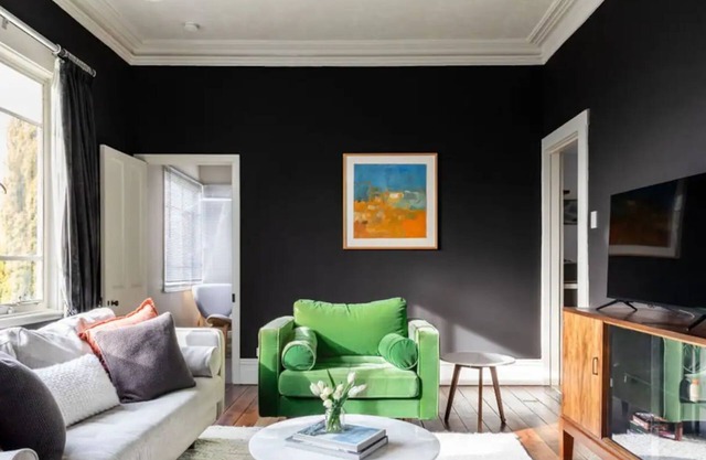 Lady Victoria: Eclectic charm, walk to cafes/shops
