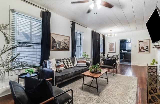 Lafayette Hideaway Private Room with Kitchen & Parking