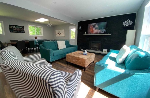 Lafontaine Beach House - HOT TUB & SAUNA