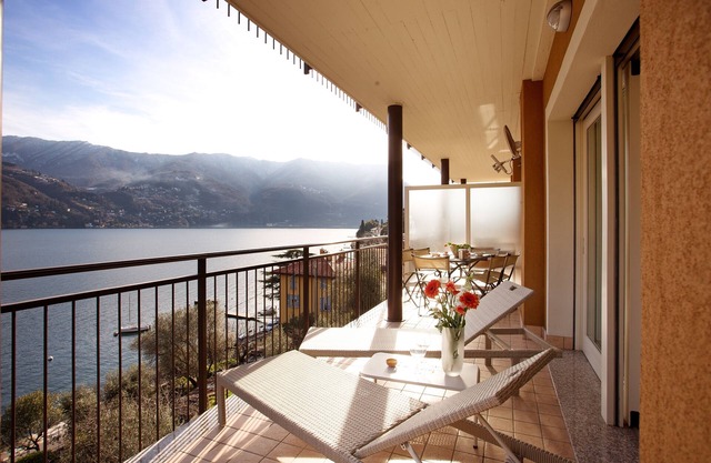 Laglio Ribolla Azzuro Elegante y moderno apartamento con vista al lago y piscina.