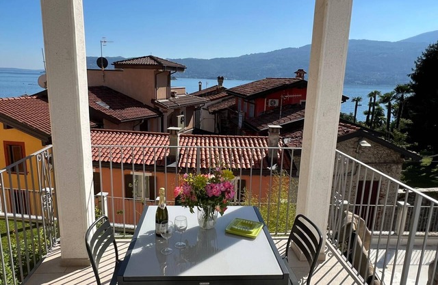 Lago Azzurro modern aparment with lake view and ba