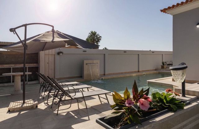 Lagoon & Deluxe Villa - Luxury Pool & Sauna