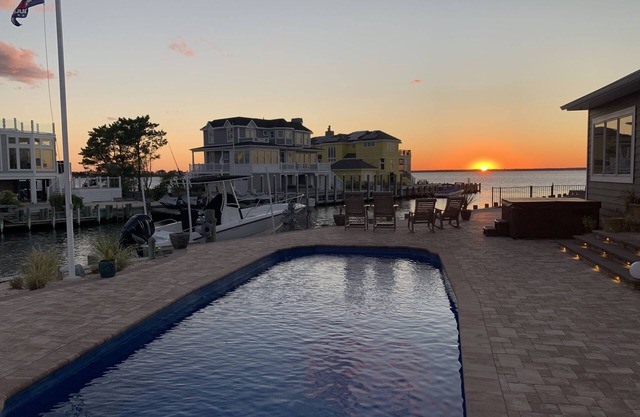 Lagoon Front With Amazing Bay & Sunset Views, Pool, Gas Fire-pit, Outdoor Bar!