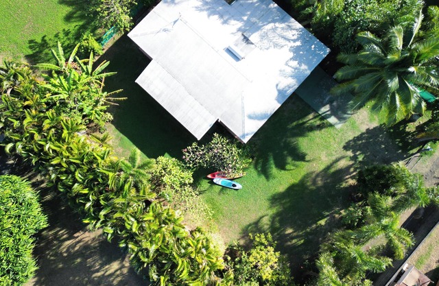 Lagoon & Garden House w/ kayaks