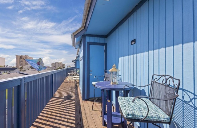 Lagoon Sun 5 1 Bedroom Condo by RedAwning