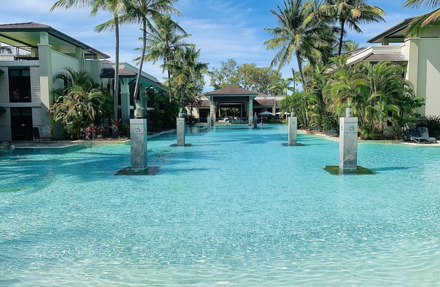 Lagoon Swimout - Absolute Pool Front - Sea Temple Resort & Spa
