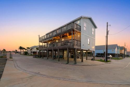 Laguna Sunrise by AvantStay Water Views, Private Pool Minutes to Padre Island & Beaches