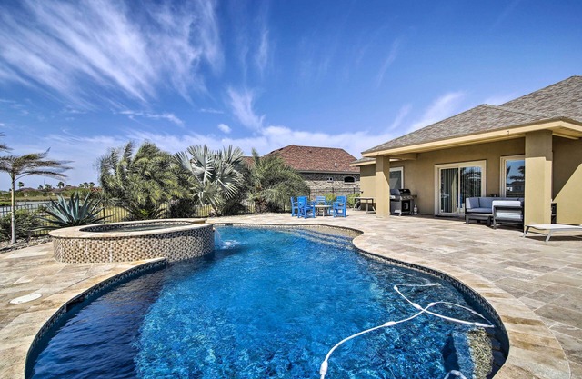 ¡NUEVO! Laguna Vista Golf Home con piscina, spa y privacidad