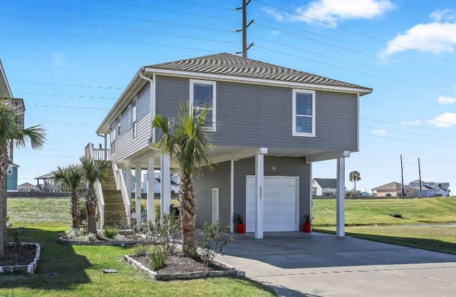 Lagunita! Easy Beach Access & Water Views!
