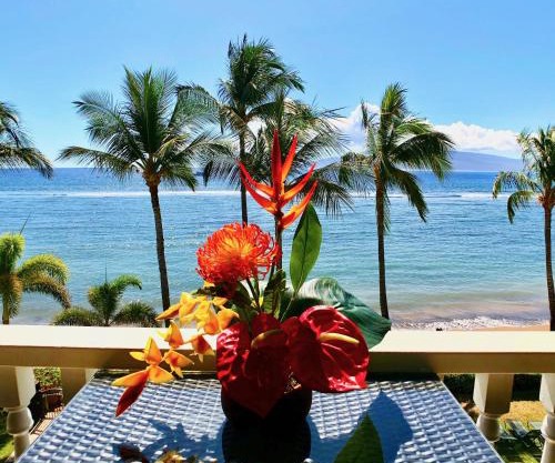 Lahaina Shores Oceanfront Studio