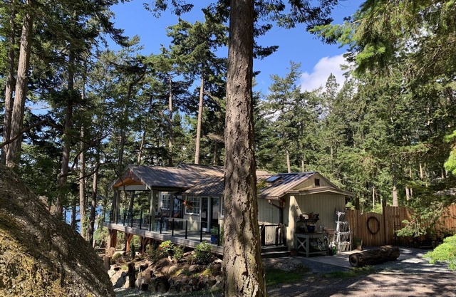 Escondite relajado justo al lado de Doe Bay Resort en la Isla Orcas de Washington