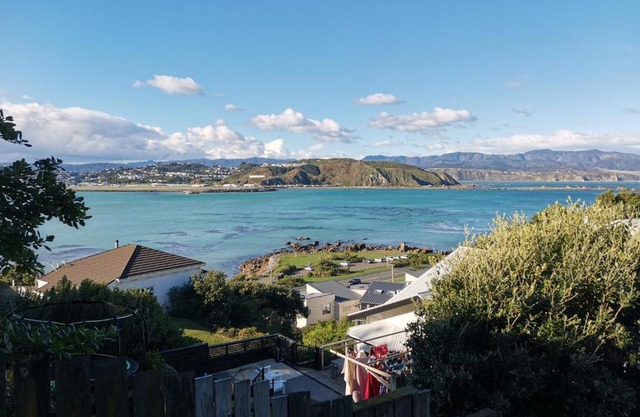 Laid-back Lyall self contained studio