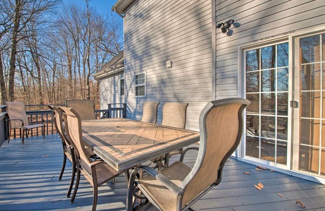 Lake Access and Fire Pit Spacious Tobyhanna Home!