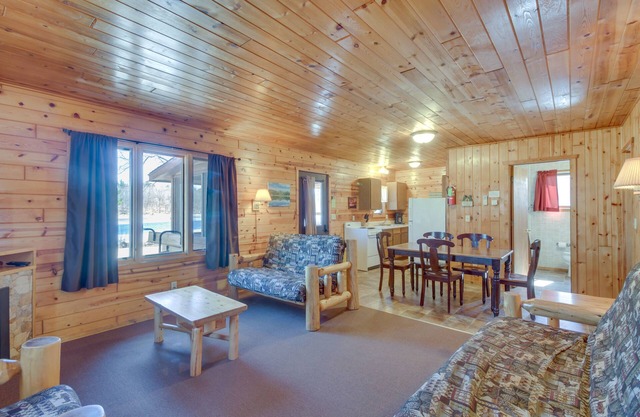 Wooded Park Rapids Cabin: Lake Access, Boat Slip!